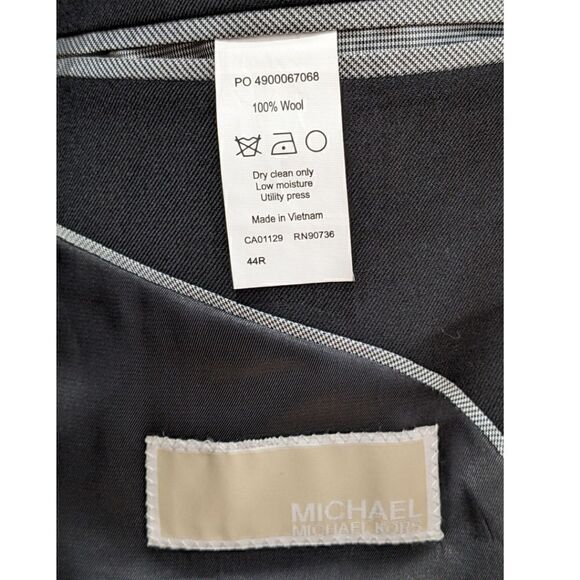 LIKE NEW Michael Kors 100% Wool Men's Solid Black Two Button Blazer Size 44R - Picture 8 of 8